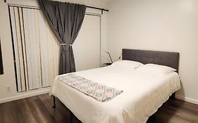 Centrally Located, 4X Queen, 300 Mbps Internet With Backyard!